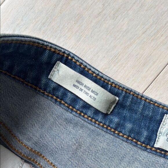 Universal Thread Distressed Jean Shorts - Picture 4 of 6